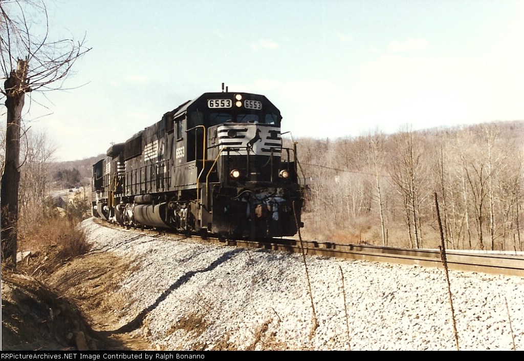 Train 258, led by SD50 6553  starts up the west slop of Sparta mountain, bound for Little Ferry