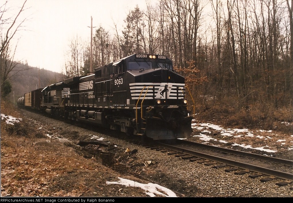 Looking nothing like New Jersey, an eastbound works upgrade at Edison Road