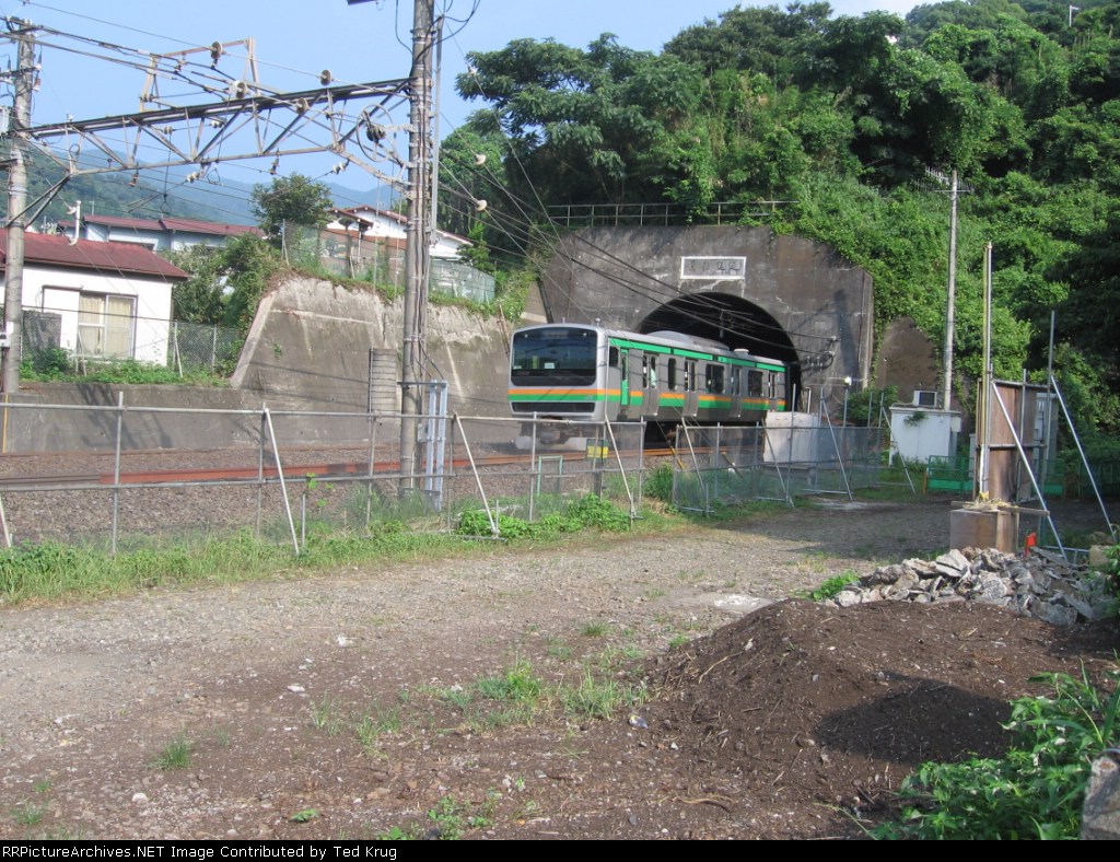 JR Tokaido Line Local exits tunnel