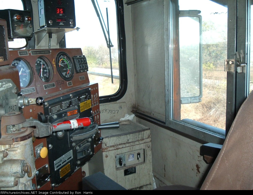 Engineers seat on BNSF 7327