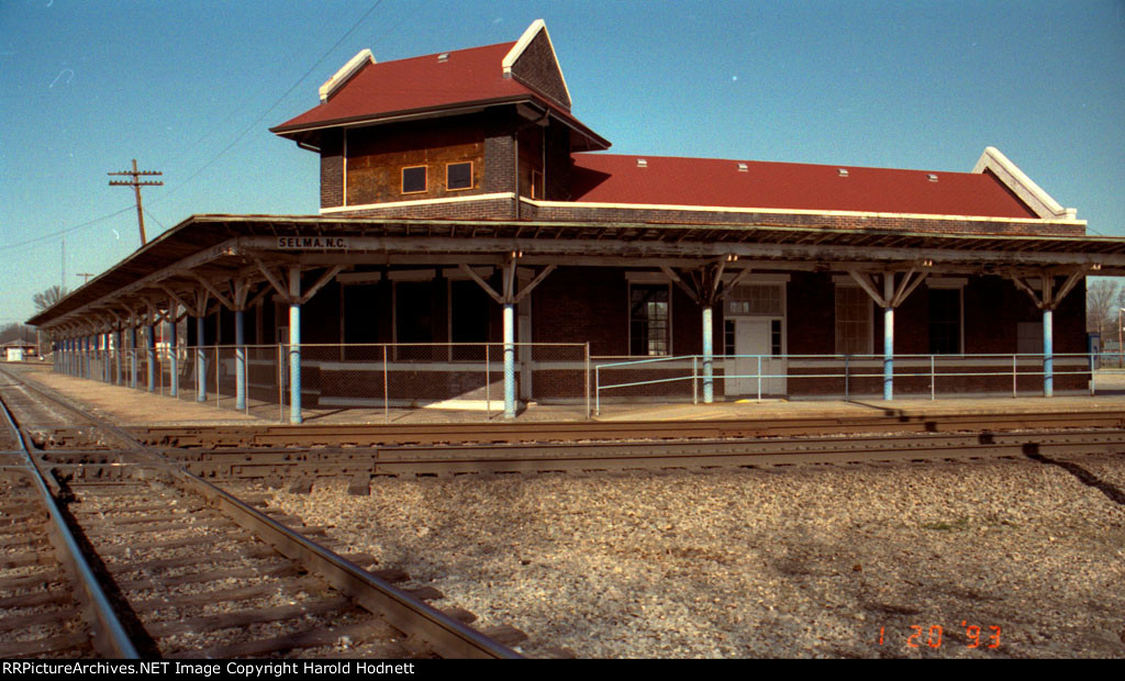 Amtrak Station located ar crossing of NS and CSX lines