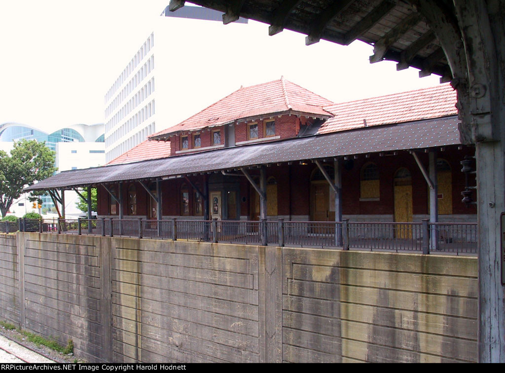 Unrestored passenger station