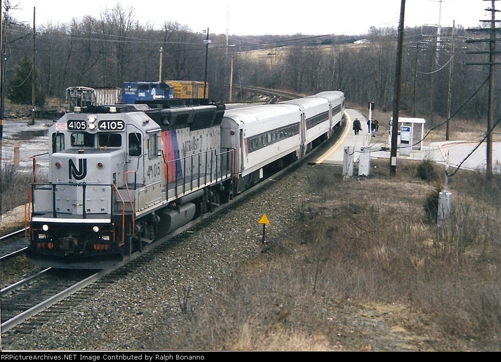 GP40PH-2 4105 departs for Port Jervis on the Southern Tier line