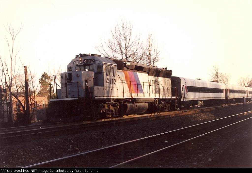 GP40PH-2 4110 heads west from the station in the evening rush