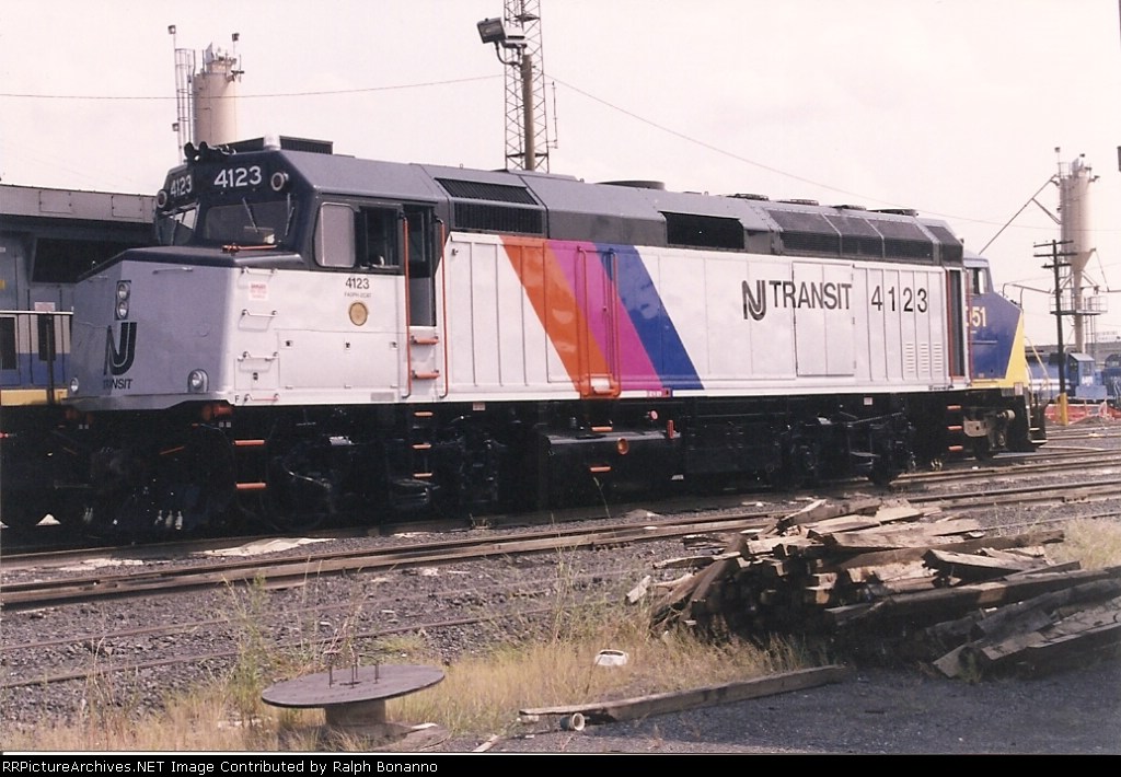 F40PH-2CAT 4123 visits Oak Island during of its trips off home rails