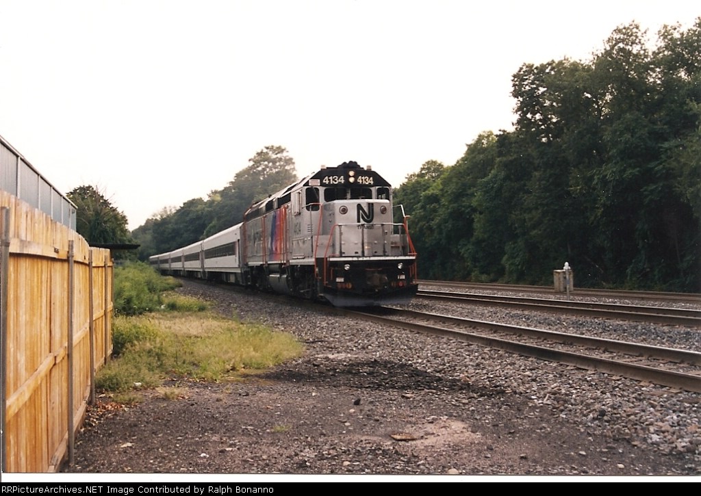 "Warthog" 4134 comes off the Bergen Co Line, Suffern, NY bound