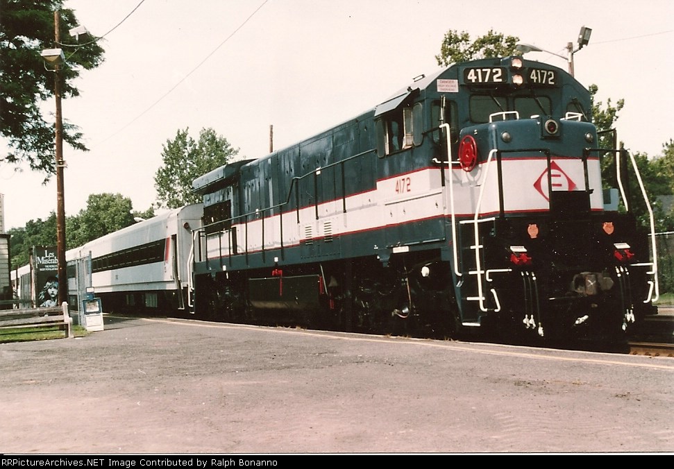 Repainted for the occasion, U34CH 4172(with a press on E-L diamond) leads a farewell trip