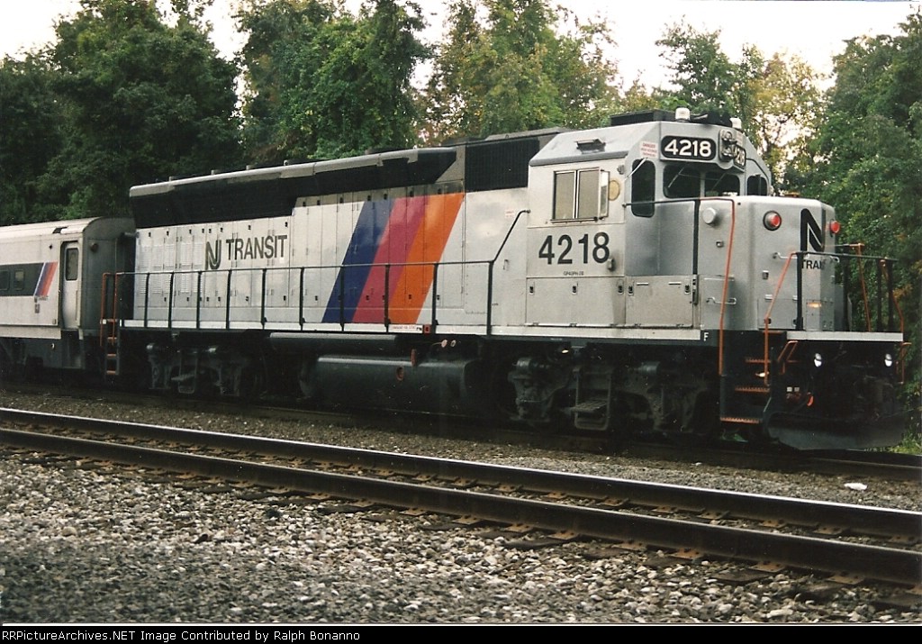 GP40PH-2B 4218 in typical duty, in "push" mode on the Bergen Co. Line