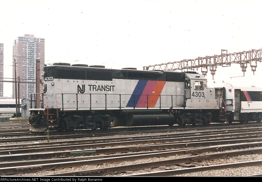GP40-2 4303 hostles coaches around in the yard