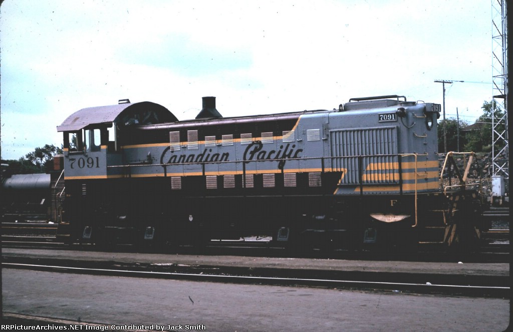 CP 7091 in old CP colors