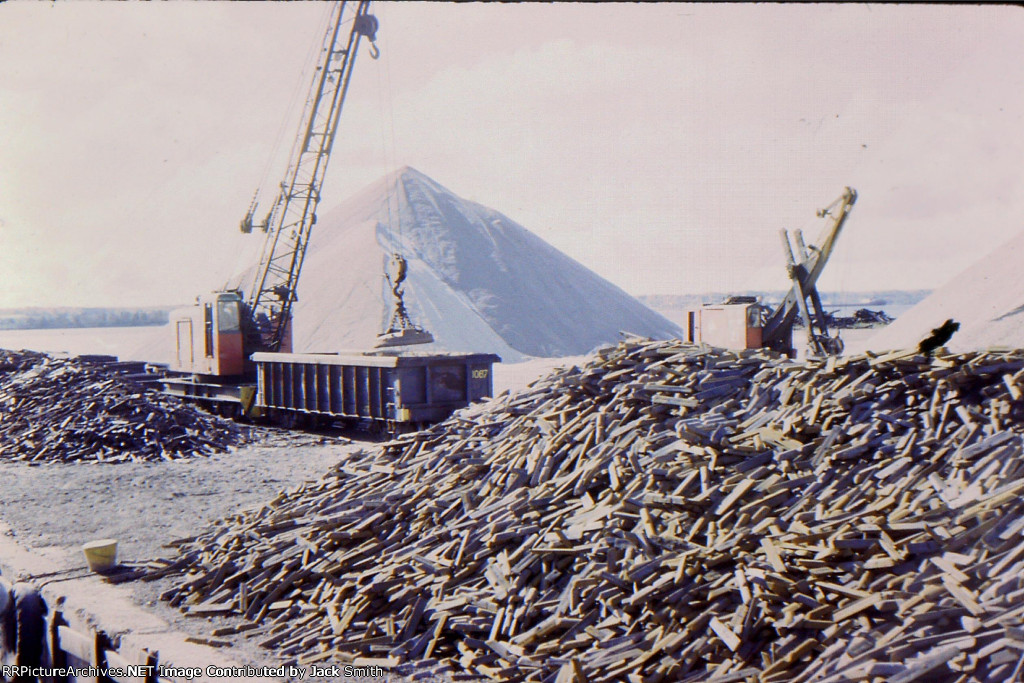 Michigan Pig-iron loading