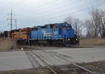 ELS 402 as the conductor gets off to line the yard switch