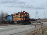 ELS 400 taking a sharp curve and crossing Velp Avenue