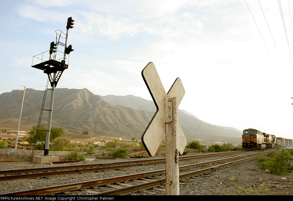 KCSM Signal and Crossbuck