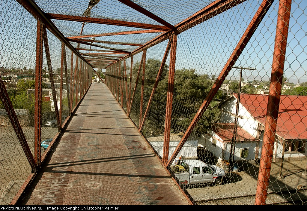 Footbridge over Ferromex