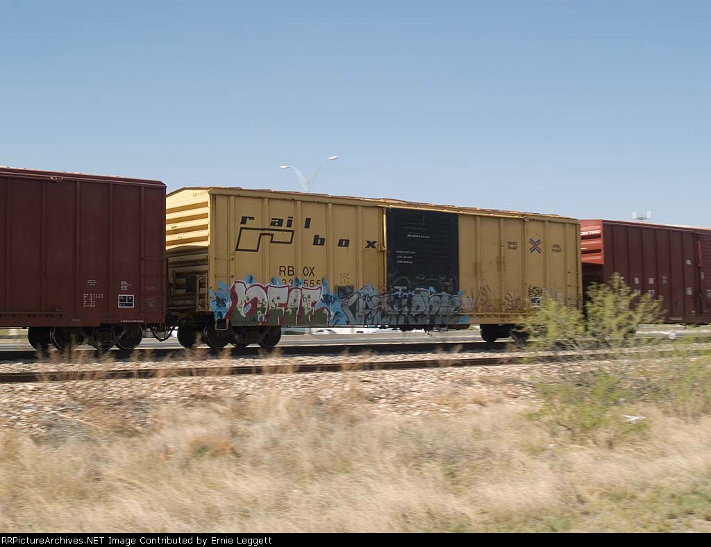 RBOX 33555 in a WB manifest MFWWC (Ft Worth - West Colton) at 4:10pm 