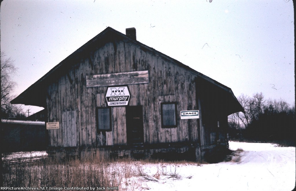 Depot/frt. shed/offices of KBEC