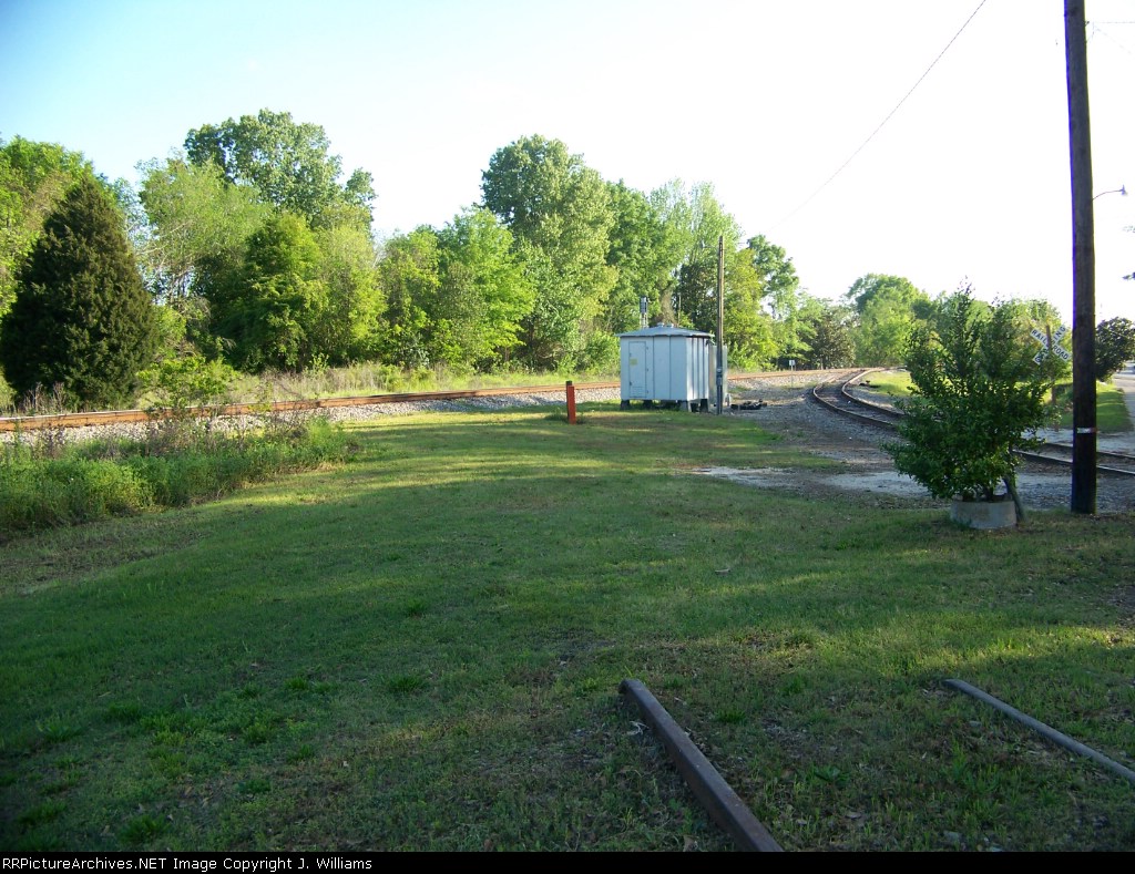 Southern Rwy (NS) to the right and GM&O yard on the other side of trees and the missing diamond