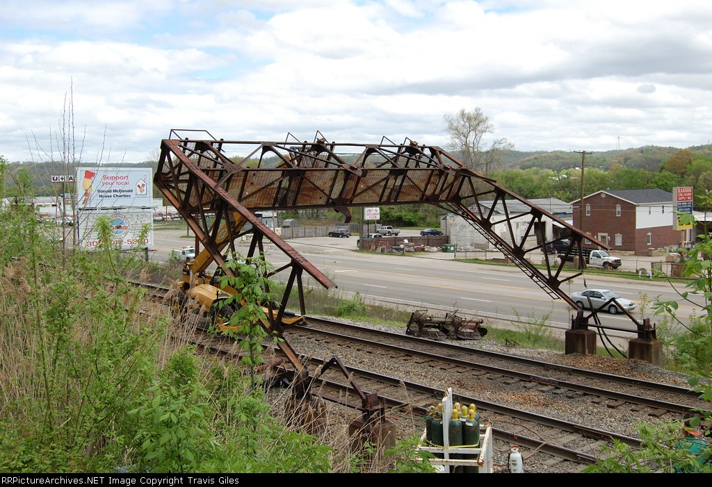 C&O signal bridge