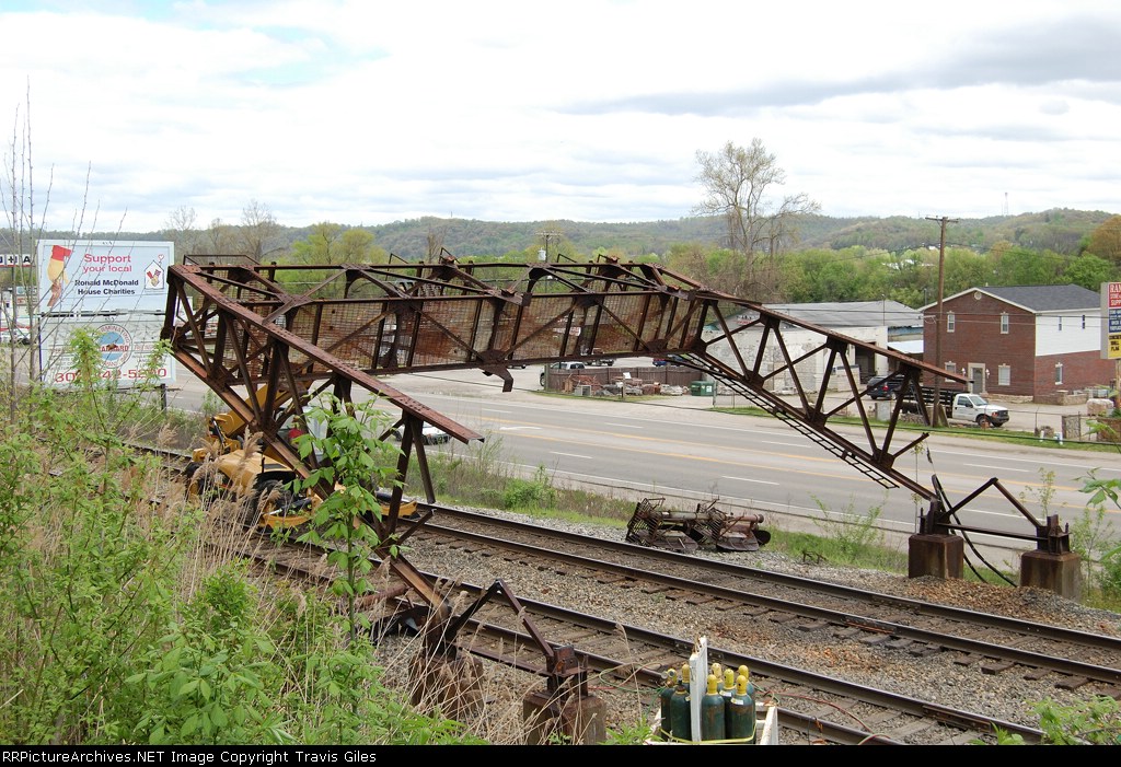 C&O signal bridge