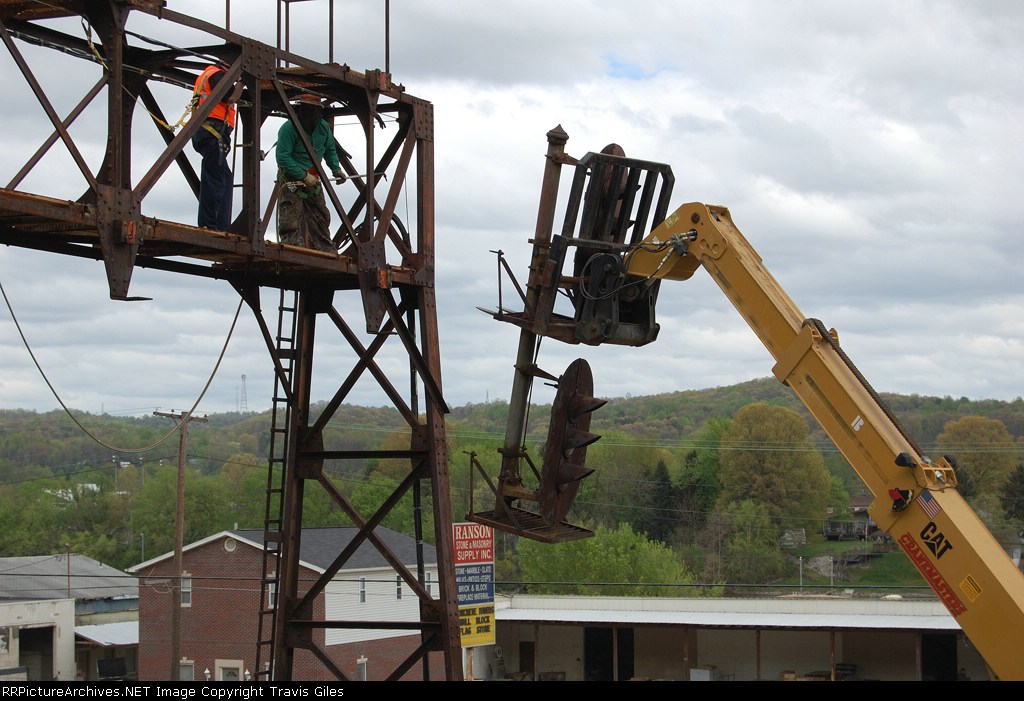 C&O signal bridge