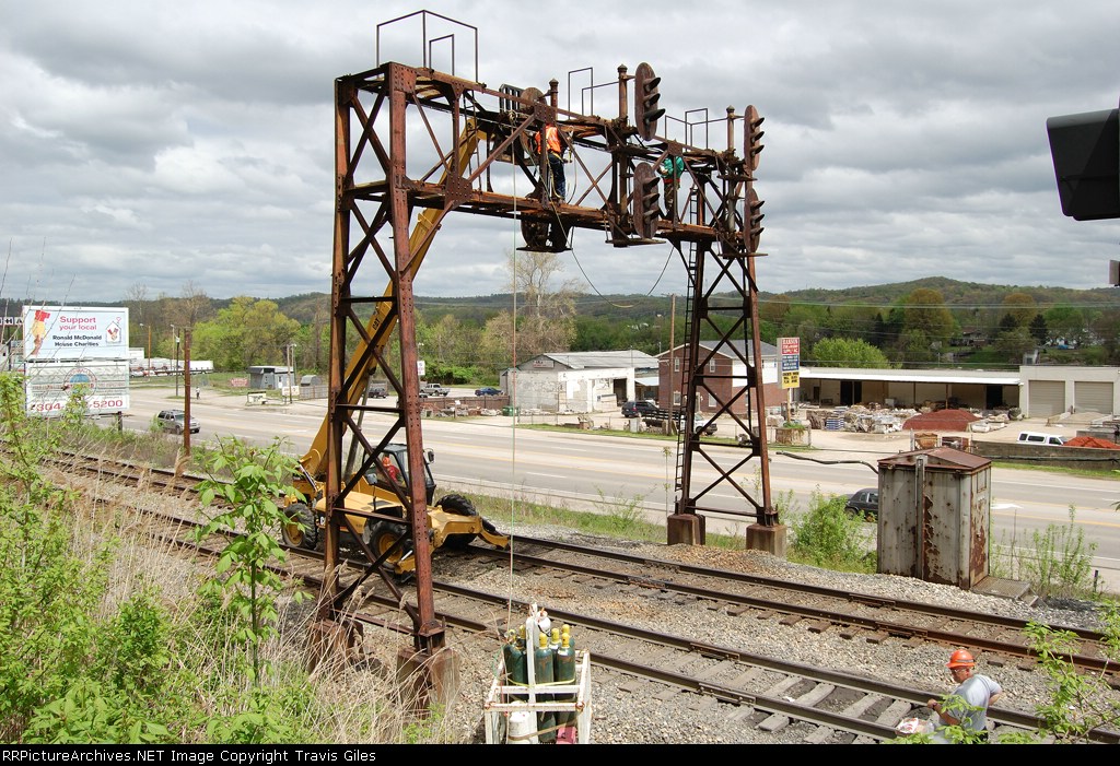 C&O signal bridge