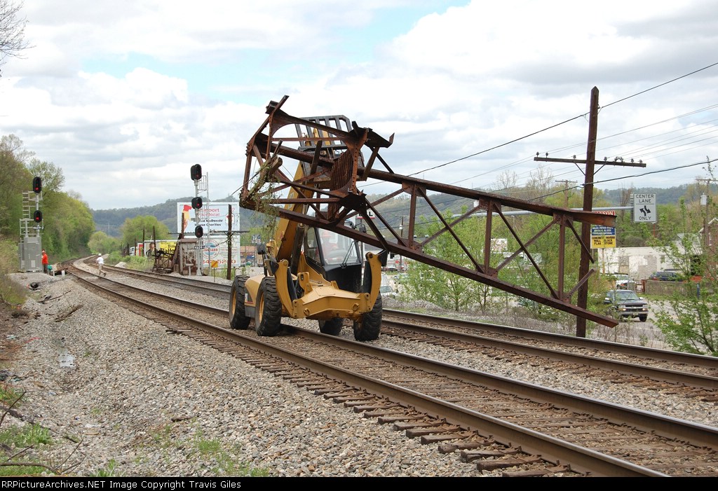 C&O signal bridge leg