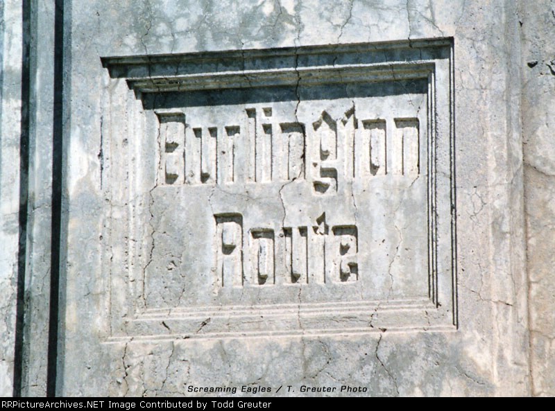 CB&Q emblem on structure