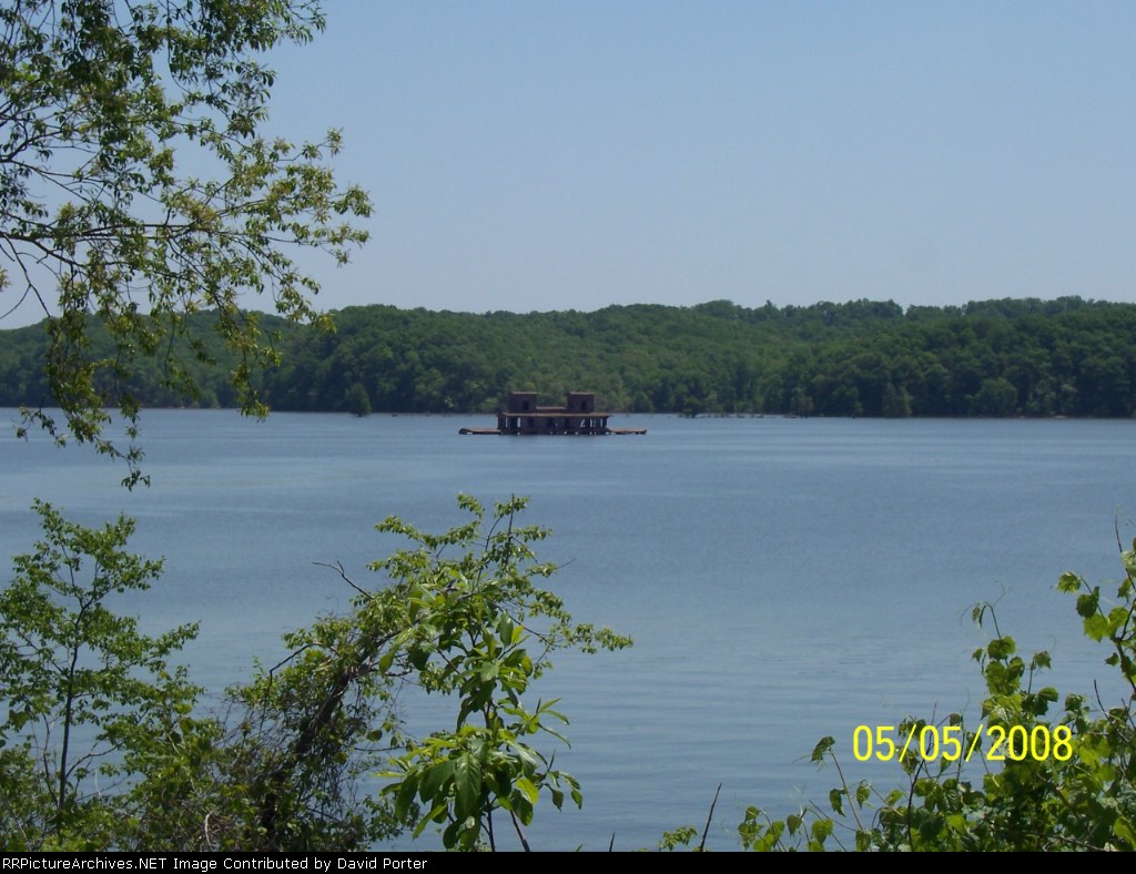 Old concrete grain building once serviced by L&N before the TN river was flooded