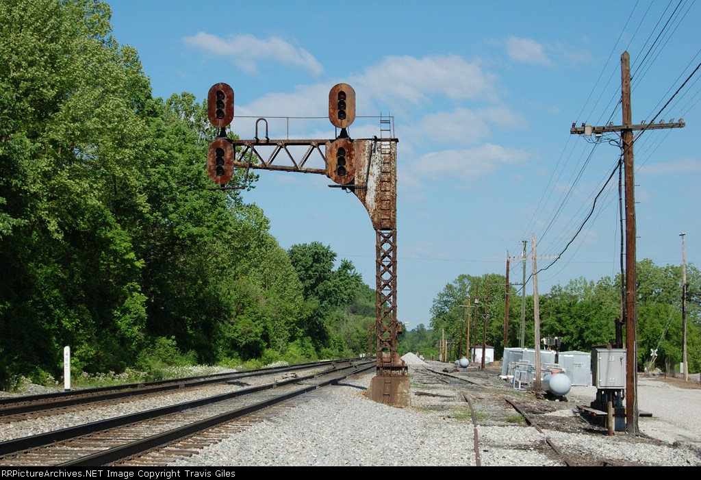 C&O signal cantilever
