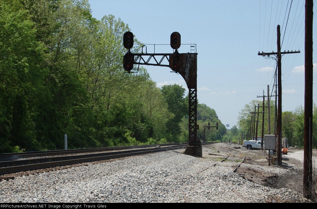 C&O signal cantilever