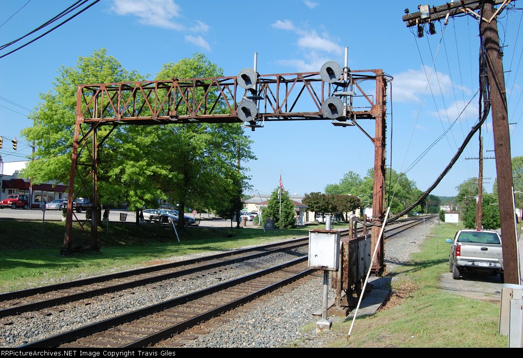 C&O signal bridge