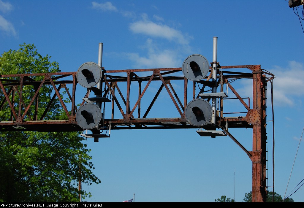 C&O signal bridge