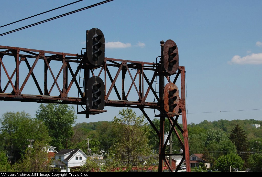 C&O signal bridge