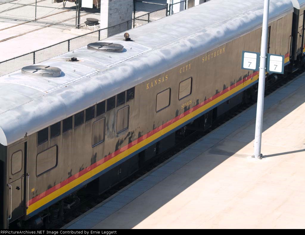 Passenger car St. Loui in an EB business train at 10:02am 