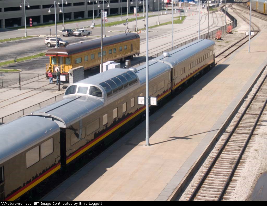 the dome car in an EB business train at 10:02am 