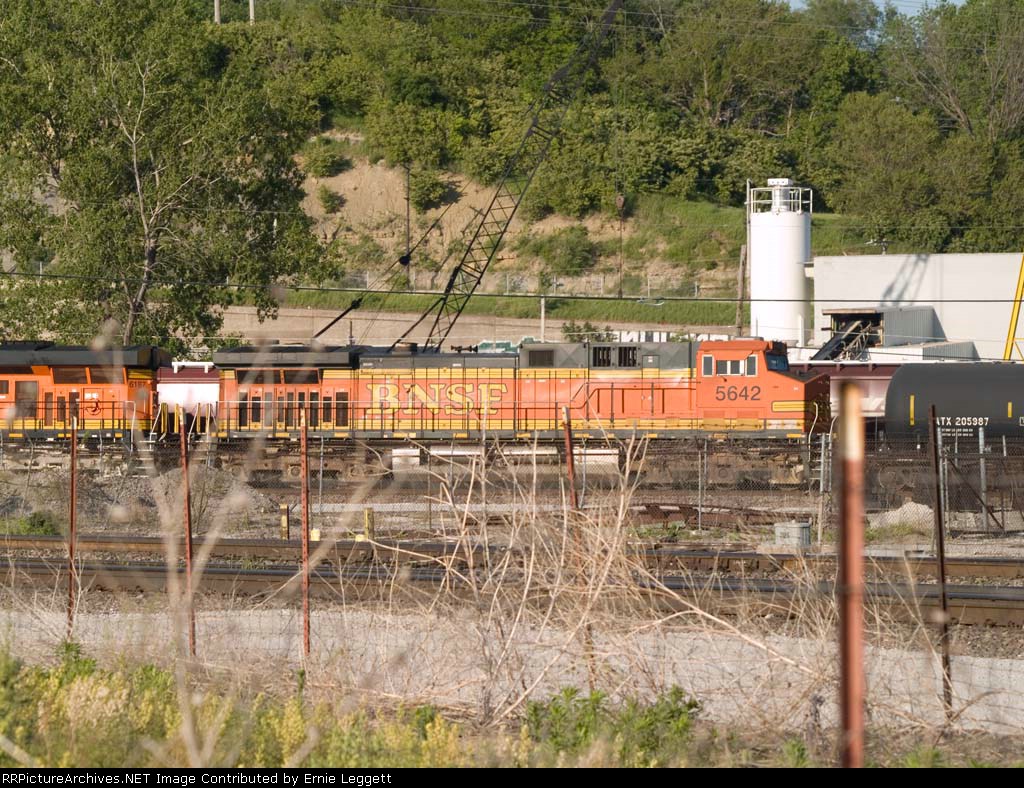 BNSF 5642 #2 power in a NB manifest at 6:45pm 