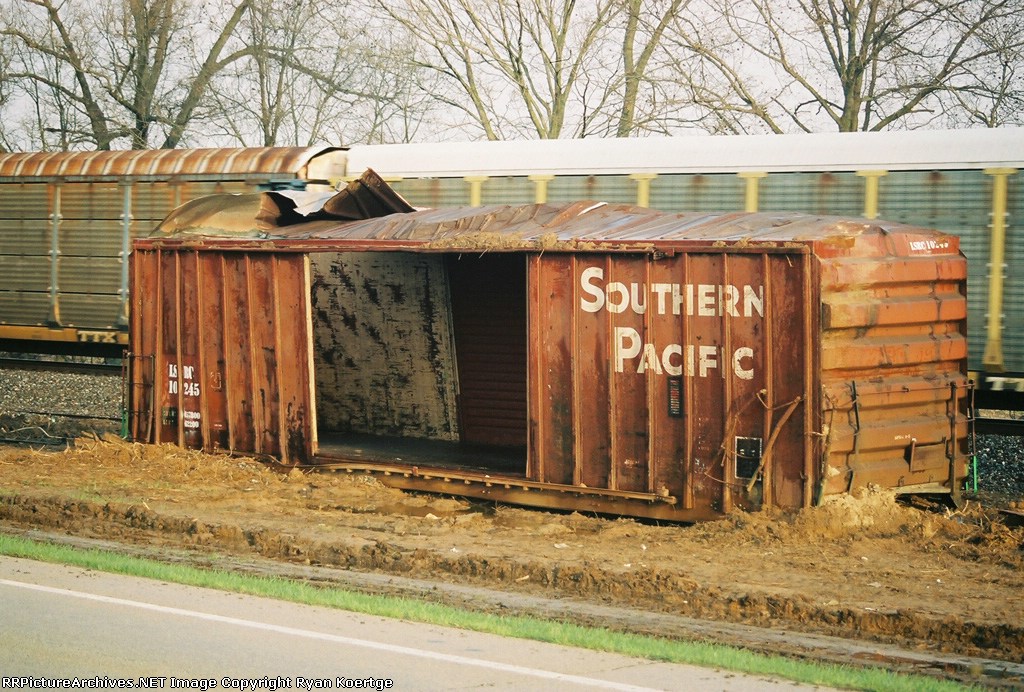 autoracks pass by injured friend ISRC 10245.