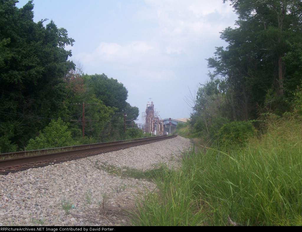 Vertical lift bridge