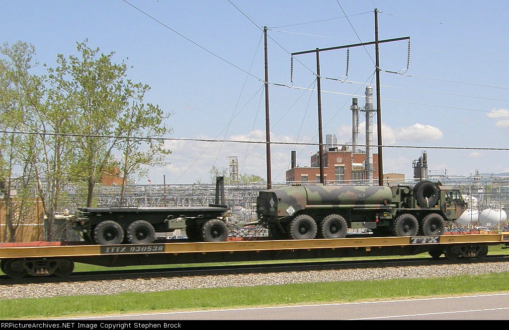 ITTX 930538 hauling the HEMTT M978 bulk liquid transporter