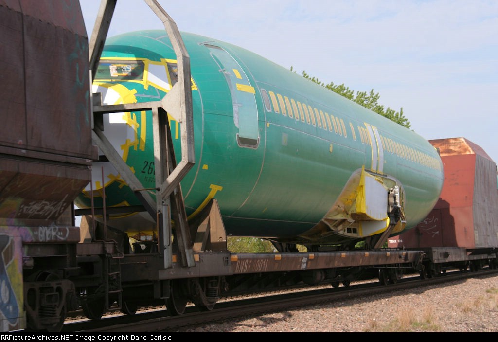 Here we see a good look at the design of the headache rack and how it is mounted to the car.