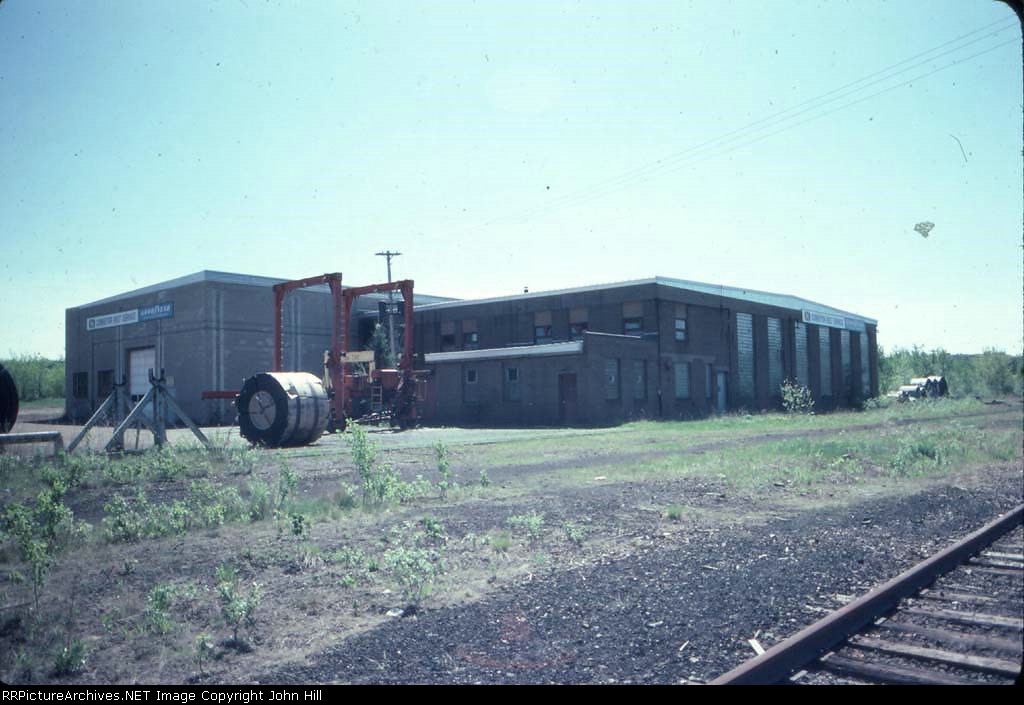 1343-15 DM&IR engine house next downtown yard