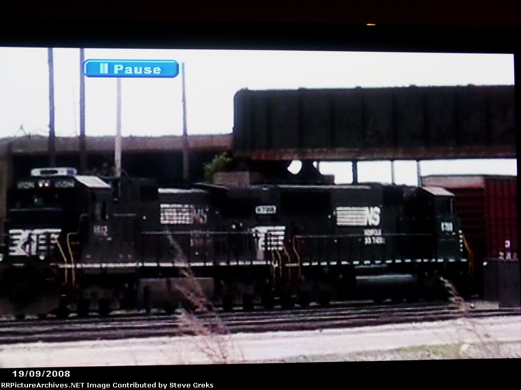 Norfolk Southern mixed freight