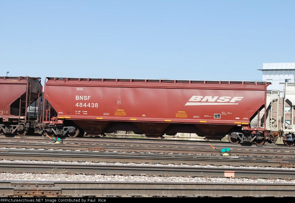 BNSF 484438