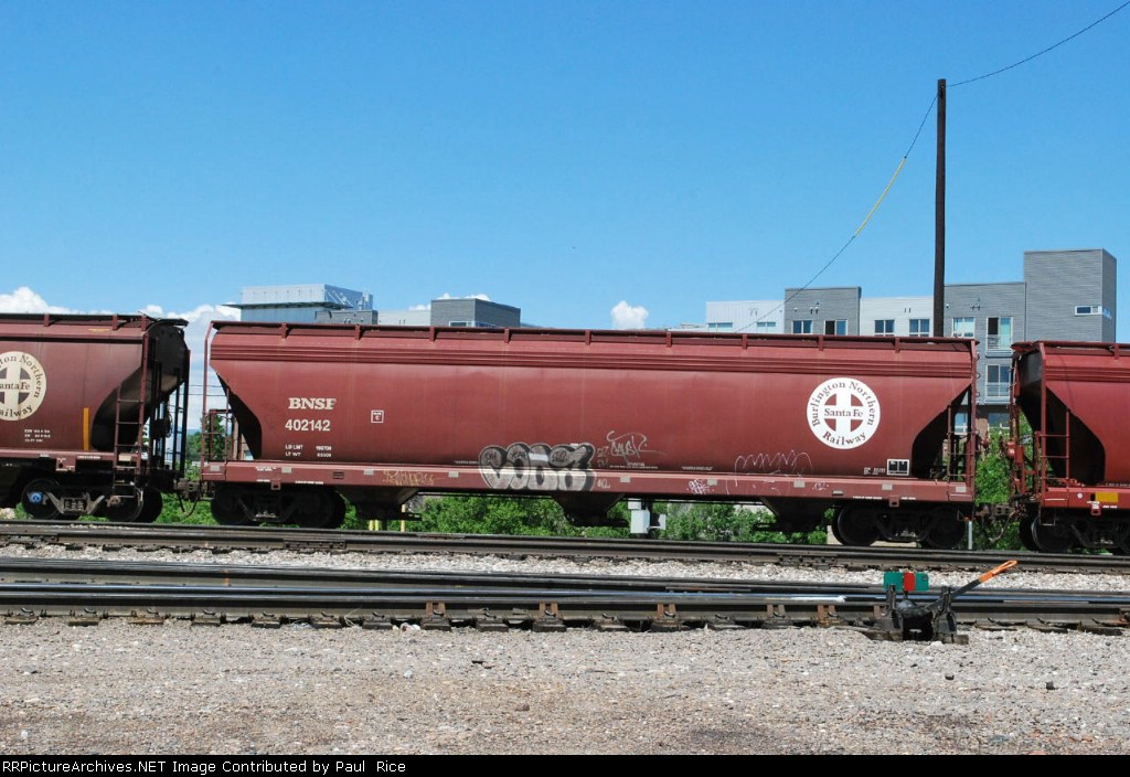 BNSF 402142