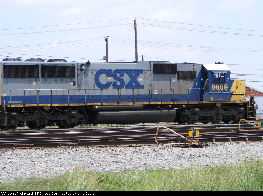 CSX 8609 sits on the Engine Track in the Yard