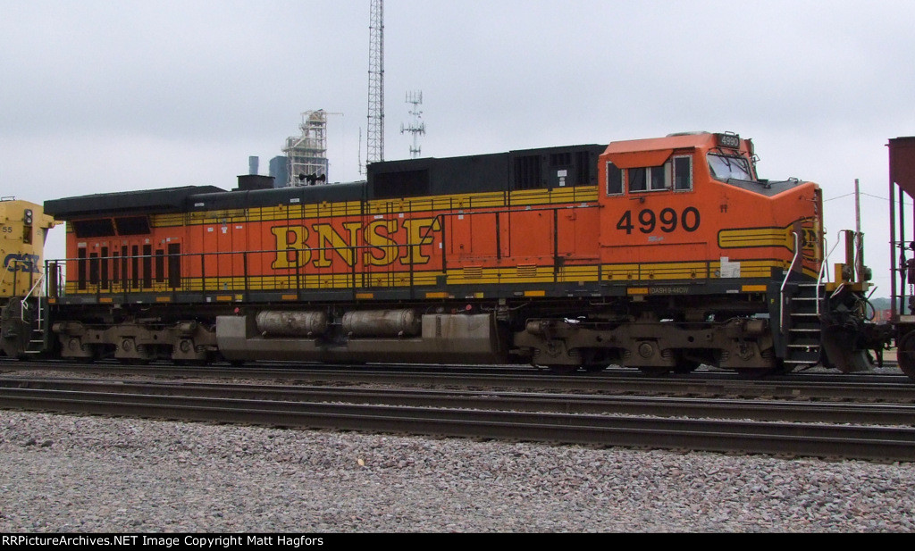 BNSF 4990