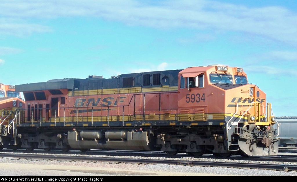 BNSF 5934
