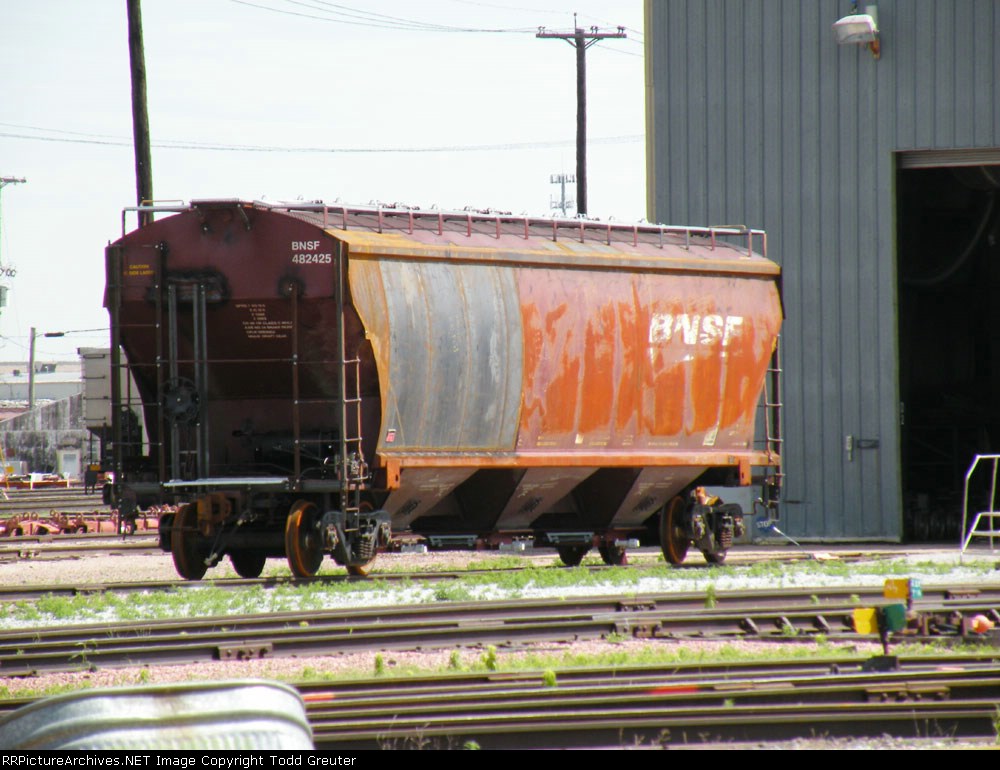 Damaged BNSF 482425 w/ repaired panels