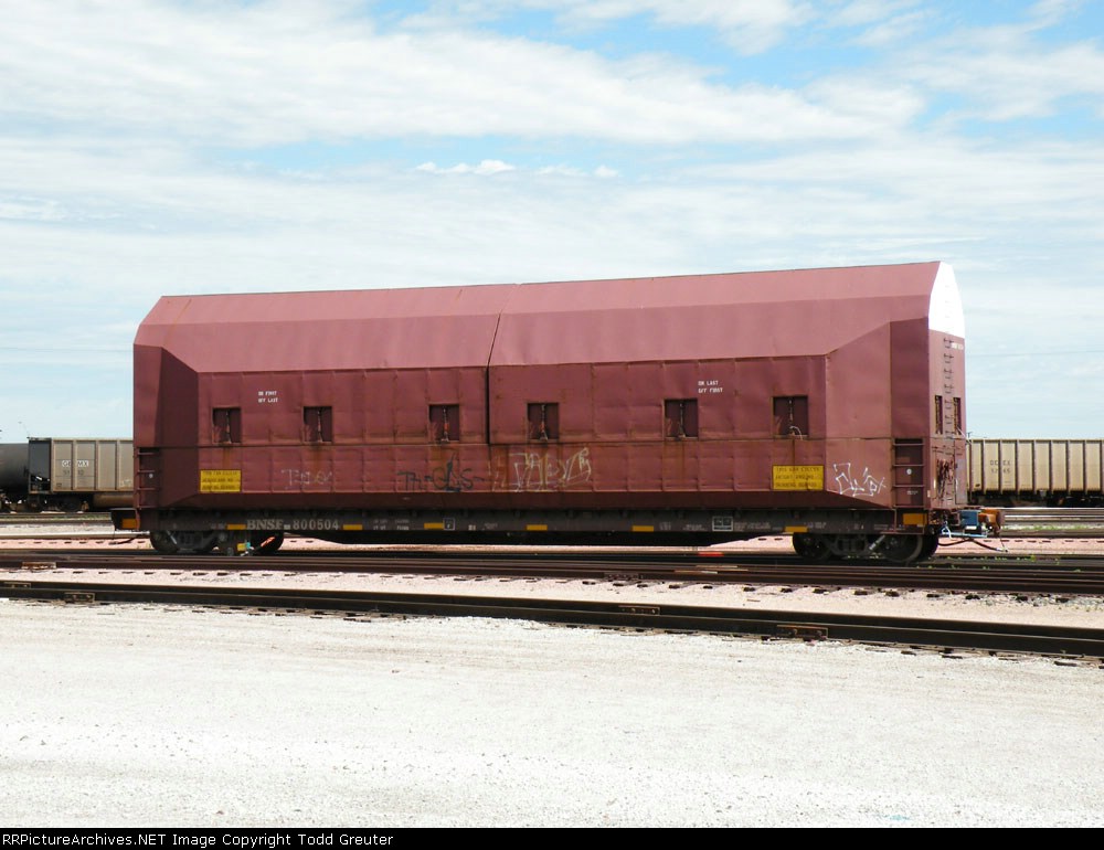 BNSF 800504 w/ shroud
